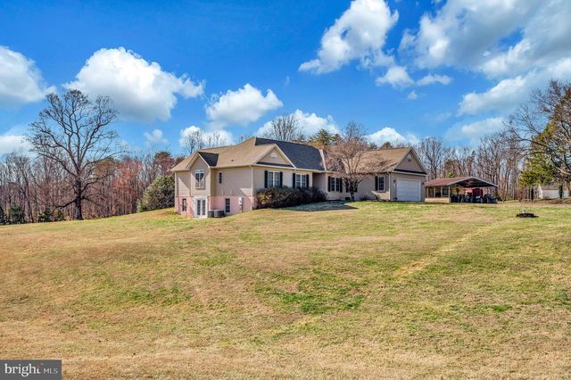 5823 SUMERDUCK RD, Sumerduck, VA 22742