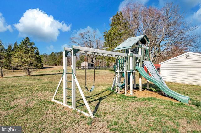 5823 SUMERDUCK RD, Sumerduck, VA 22742