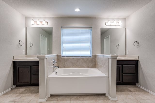 1725 Crescent Oak Street, Wylie, TX 75098