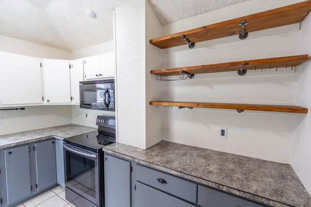 523 W Prescott Ave, Salina, KS 67401