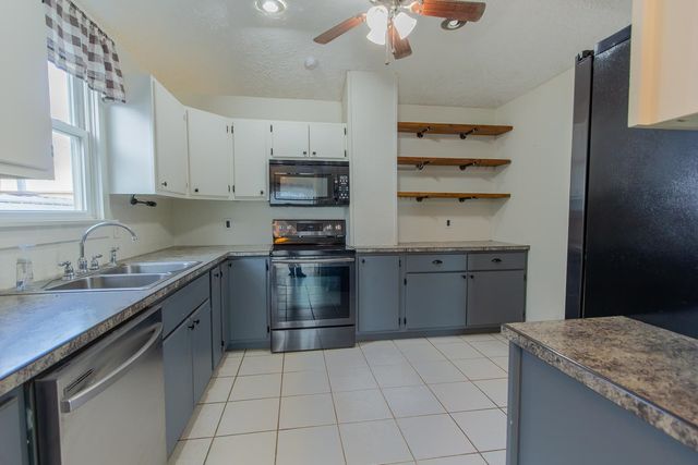 523 W Prescott Ave, Salina, KS 67401