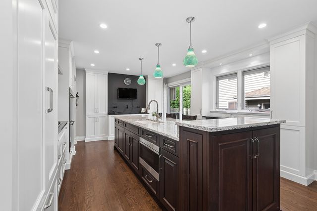 7202 Gold Grove Place, Darien, IL 60561