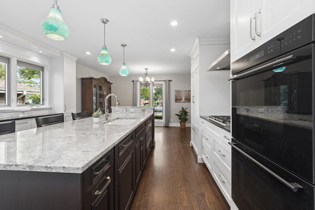 7202 Gold Grove Place, Darien, IL 60561