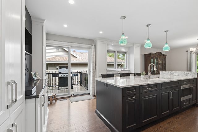 7202 Gold Grove Place, Darien, IL 60561