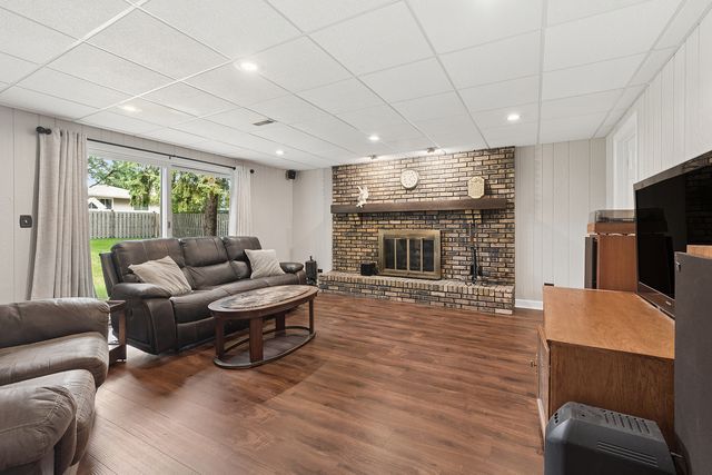 7202 Gold Grove Place, Darien, IL 60561