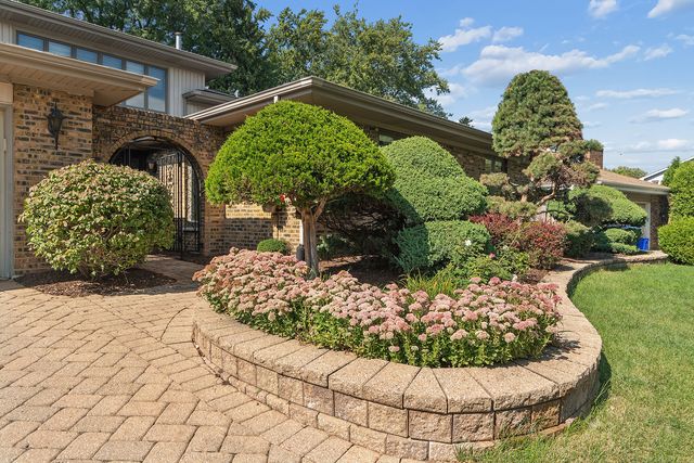 7202 Gold Grove Place, Darien, IL 60561