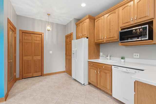 7202 Gold Grove Place, Darien, IL 60561