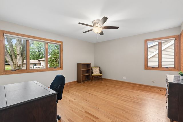 7202 Gold Grove Place, Darien, IL 60561