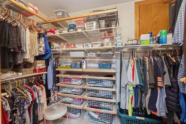 7202 Gold Grove Place, Darien, IL 60561