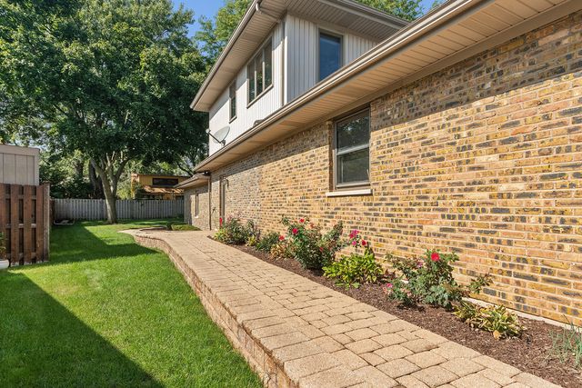 7202 Gold Grove Place, Darien, IL 60561