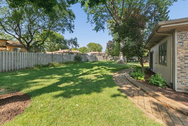 7202 Gold Grove Place, Darien, IL 60561
