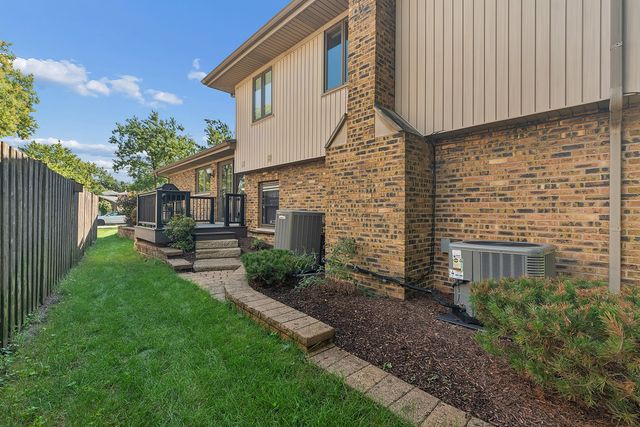 7202 Gold Grove Place, Darien, IL 60561