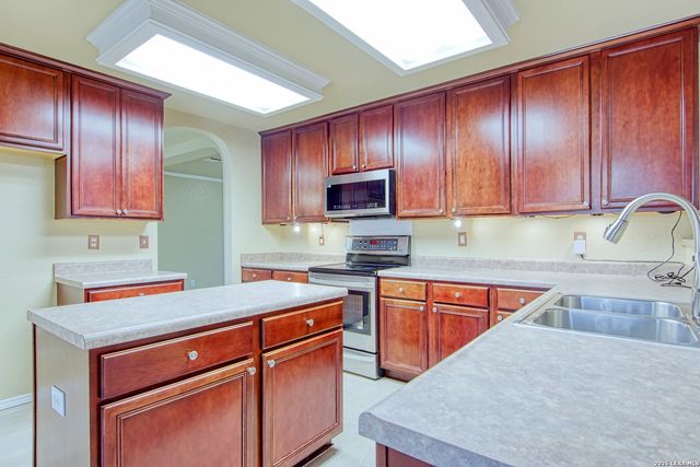 9008 Privilege Point, Converse, TX 78109