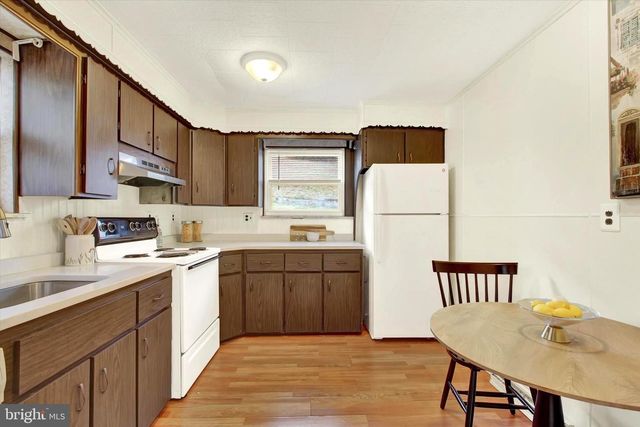 17 MANCHESTER ST, Glen Rock, PA 17327