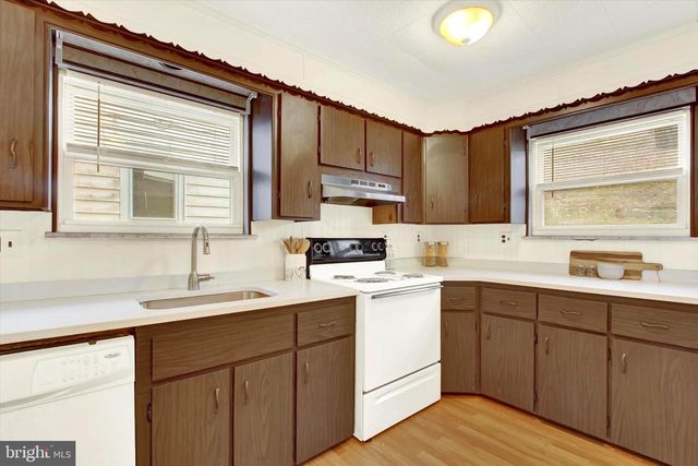 17 MANCHESTER ST, Glen Rock, PA 17327