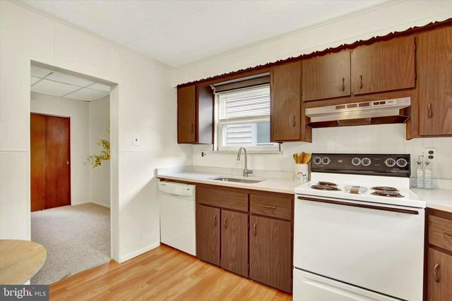 17 MANCHESTER ST, Glen Rock, PA 17327