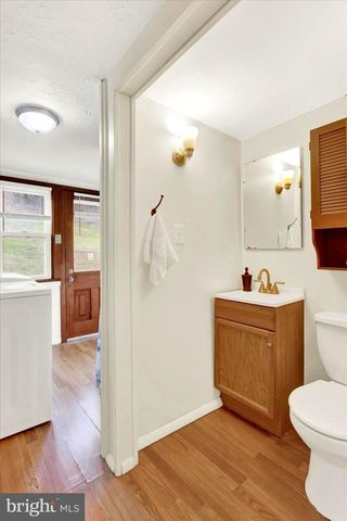 17 MANCHESTER ST, Glen Rock, PA 17327