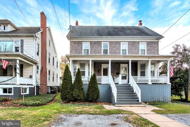 17 MANCHESTER ST, Glen Rock, PA 17327