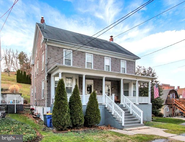 17 MANCHESTER ST, Glen Rock, PA 17327