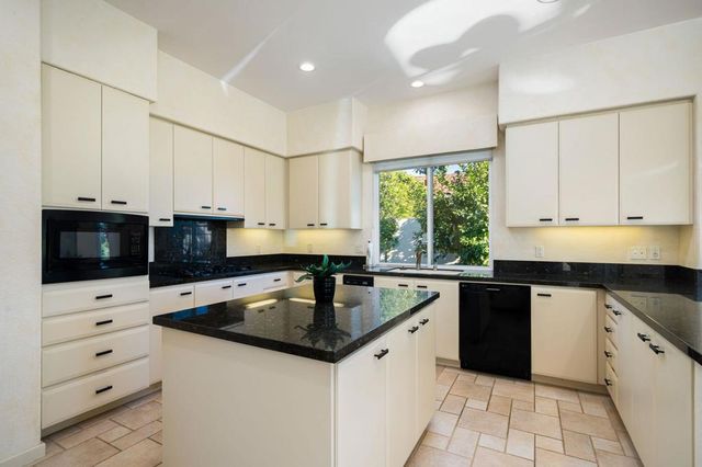 443 Tomahawk Drive, Palm Desert, CA 92211