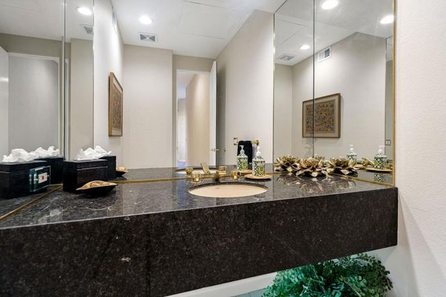 443 Tomahawk Drive, Palm Desert, CA 92211