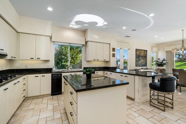 443 Tomahawk Drive, Palm Desert, CA 92211