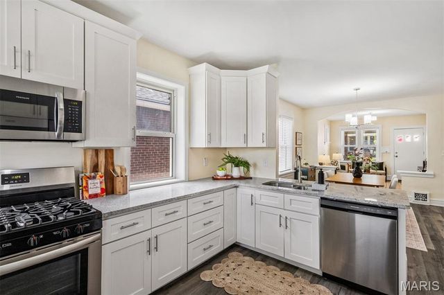 5157 Goethe Avenue, St Louis, MO 63109