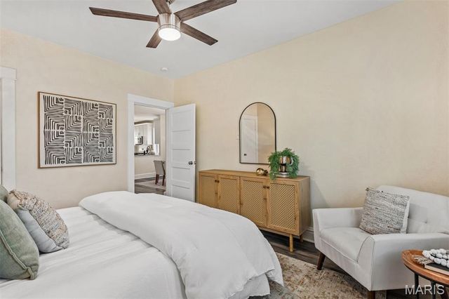 5157 Goethe Avenue, St Louis, MO 63109