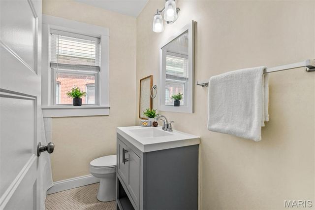 5157 Goethe Avenue, St Louis, MO 63109