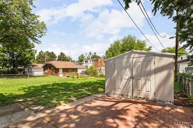 5157 Goethe Avenue, St Louis, MO 63109