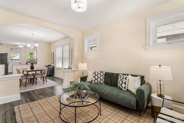 5157 Goethe Avenue, St Louis, MO 63109