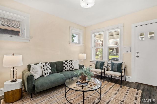 5157 Goethe Avenue, St Louis, MO 63109