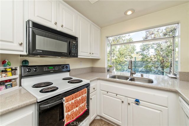 289 Stanford Court 52, Irvine, CA 92612