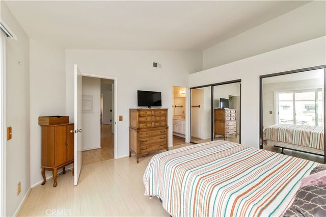 289 Stanford Court 52, Irvine, CA 92612