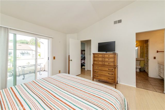 289 Stanford Court 52, Irvine, CA 92612