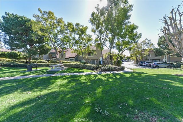 289 Stanford Court 52, Irvine, CA 92612