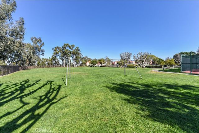 289 Stanford Court 52, Irvine, CA 92612