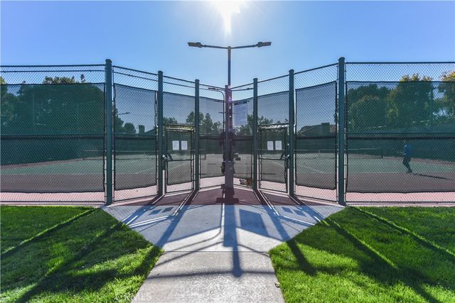 289 Stanford Court 52, Irvine, CA 92612