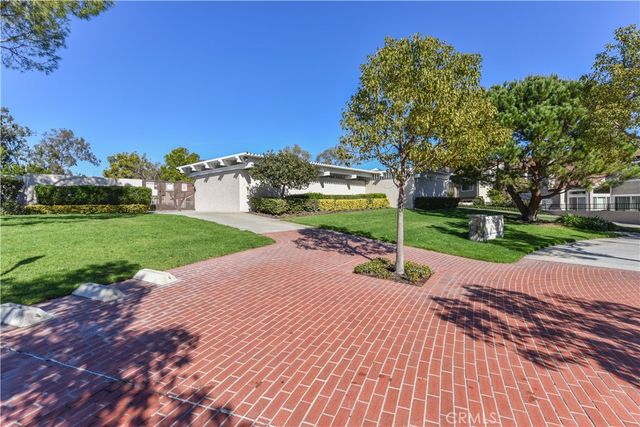 289 Stanford Court 52, Irvine, CA 92612