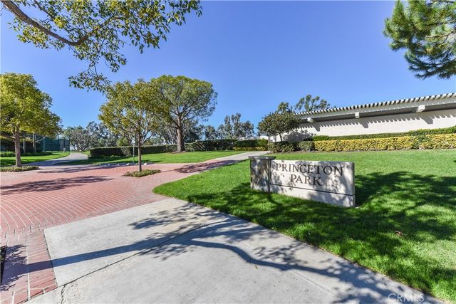 289 Stanford Court 52, Irvine, CA 92612