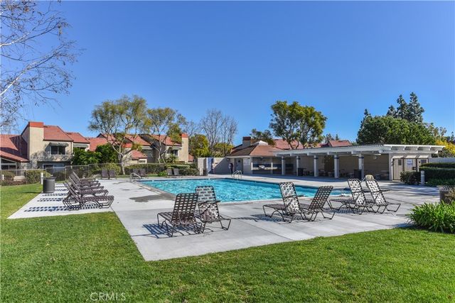 289 Stanford Court 52, Irvine, CA 92612