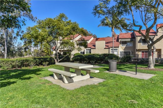 289 Stanford Court 52, Irvine, CA 92612