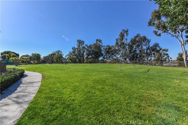 289 Stanford Court 52, Irvine, CA 92612