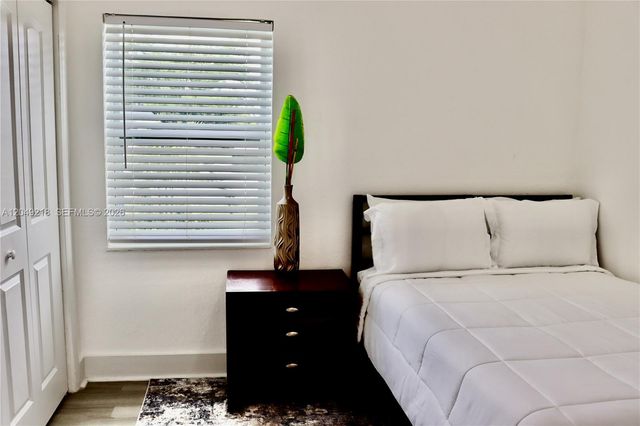 16201 NW 18th Pl, Miami Gardens, FL 33054