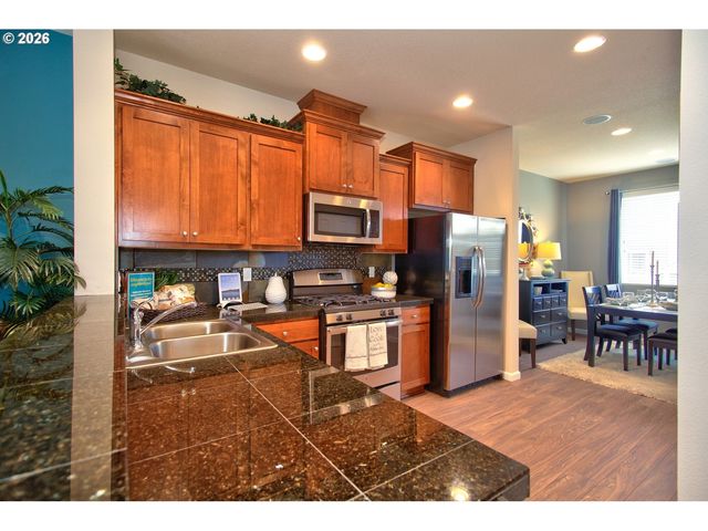 10415 Ne AVERY Way, Hillsboro, OR 97006