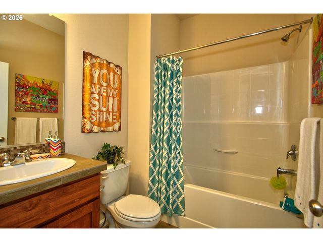 10415 Ne AVERY Way, Hillsboro, OR 97006