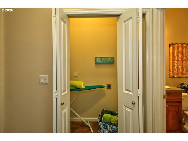 10415 Ne AVERY Way, Hillsboro, OR 97006