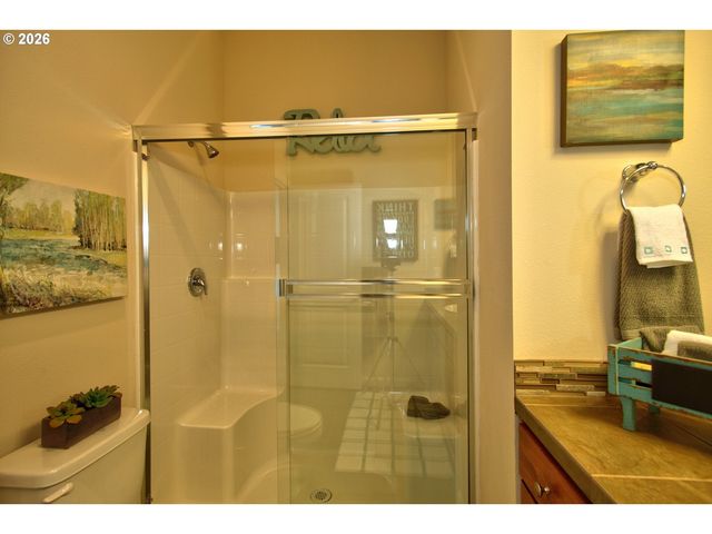 10415 Ne AVERY Way, Hillsboro, OR 97006