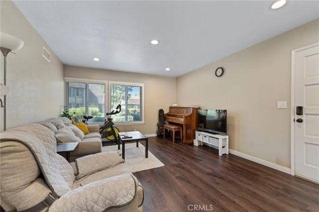 8615 York, La Palma, CA 90623