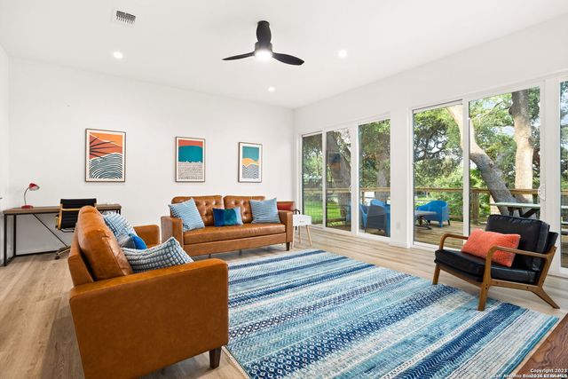 1277 Timberlane Dr, Canyon Lake, TX 78133